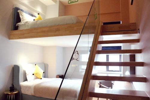 Ein Bett oder Betten in einem Zimmer der Unterkunft Feeling Parent-Child Family Hotel Xi'an