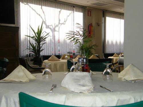 a table in a restaurant with a white table cloth at Hotel Magallón in Caspe