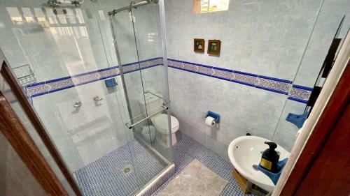 a bathroom with a shower and a toilet and a sink at Aguas Claras casa campestre in Las Cruces