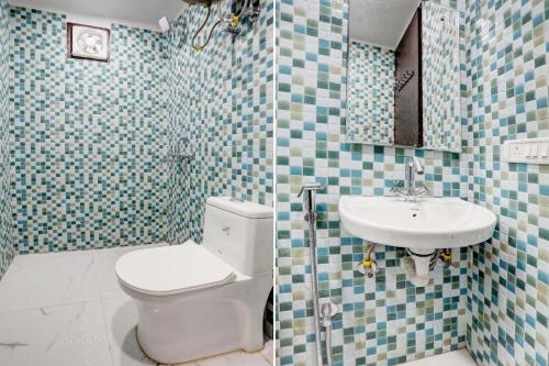 a bathroom with a toilet and a sink at Collection O 24/7 Hotel in New Delhi