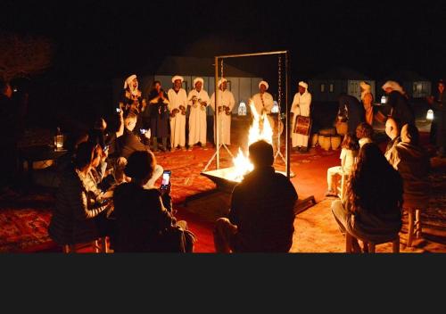 Clientes alojados en Oriontal Desert Camp