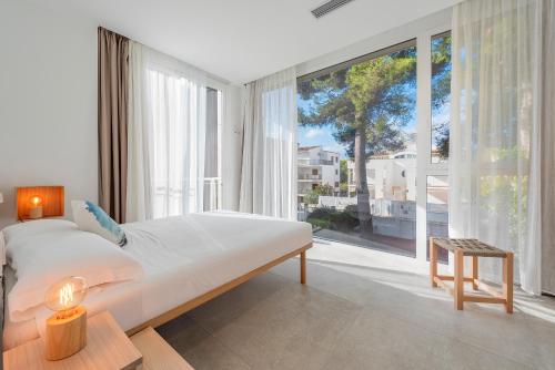 Ένα ή περισσότερα κρεβάτια σε δωμάτιο στο Villamar - Stunning Beachfront