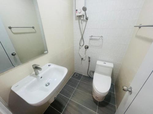 Koupelna v ubytování S2S Queen Trang Hotel