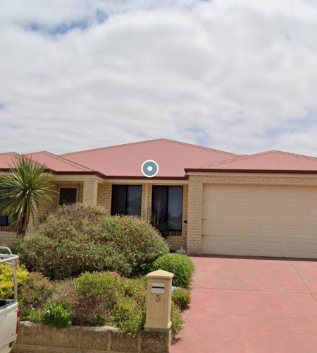 a house with a pink roof and a garage at Forrest River Escape on Evans, Star-link & 4 bed, Motel Style rooms in Collie