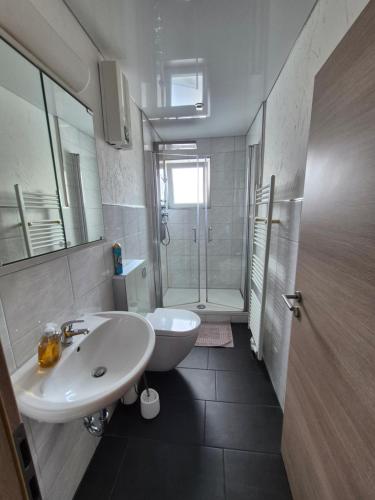 Ένα μπάνιο στο Ferienhaus Thalia 2 a