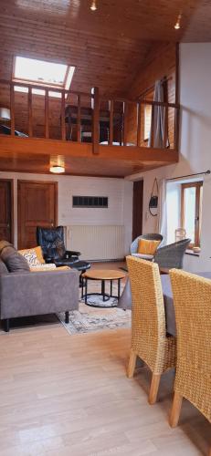 a living room with a couch and a table at Le Chalet - Maison de vacances in La Roche-en-Ardenne
