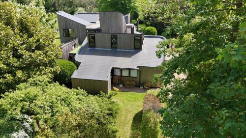 an aerial view of a house with trees at Unique & Rural Child Friendly Annexe with Large Gardens, Games & Tennis Court - Chichester Holiday Properties in Chichester