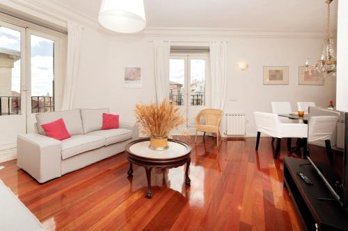 Regio Esquinazo Calle Mayor y Cava de San Miguel