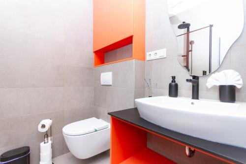 Koupelna v ubytování Central Harmony 4 People Apartment with AC by NW