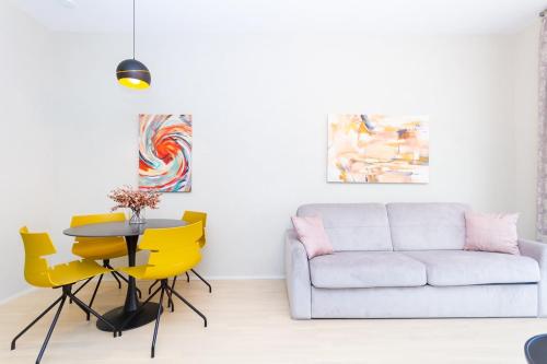Posezení v ubytování Central Harmony 4 People Apartment with AC by NW