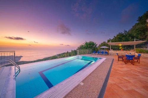 Kamini by Vintage Travel