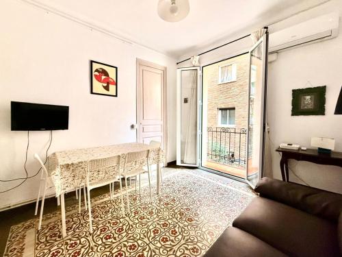 Bright 3 Bedroom Apartment Central Barcelona