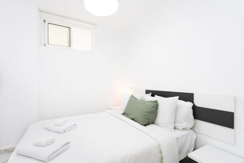 Home2Book Family Apartment with Pool near Beach