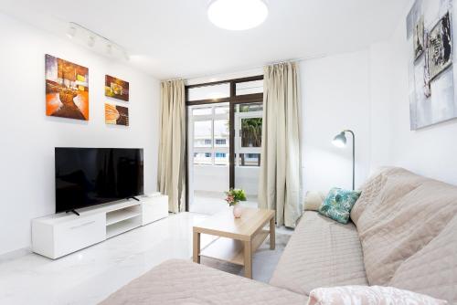 Home2Book Family Apartment with Pool near Beach