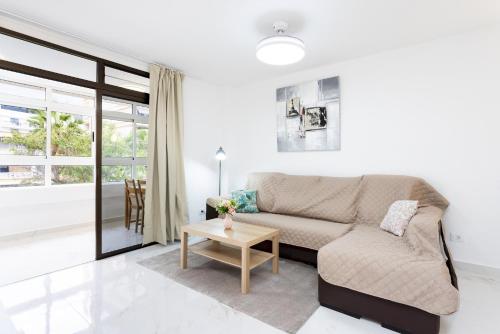 Home2Book Family Apartment with Pool near Beach