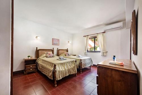 5 En-Suite Bedrooms, close to centre, free AC WiFi