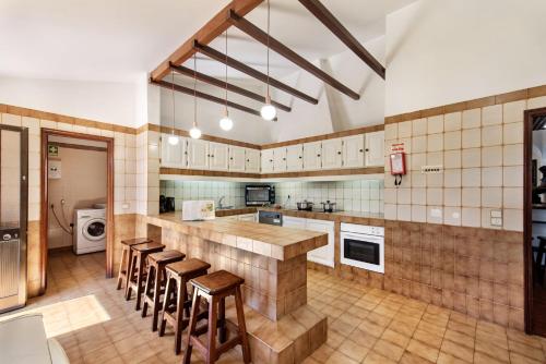 5 En-Suite Bedrooms, close to centre, free AC WiFi