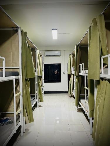 Μία ή περισσότερες κουκέτες σε δωμάτιο στο The Witcher Hostel
