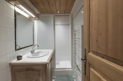 a bathroom with a sink and a mirror at Appartement à Megève in Megève