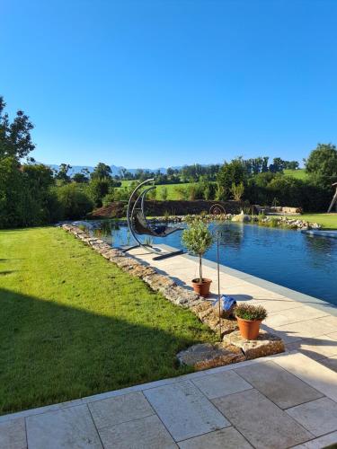 Bazén v ubytování Winkelfeldhof nebo v jeho okolí