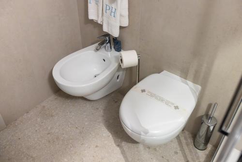 a bathroom with a toilet and a bidet at Piazzi House in Sondrio