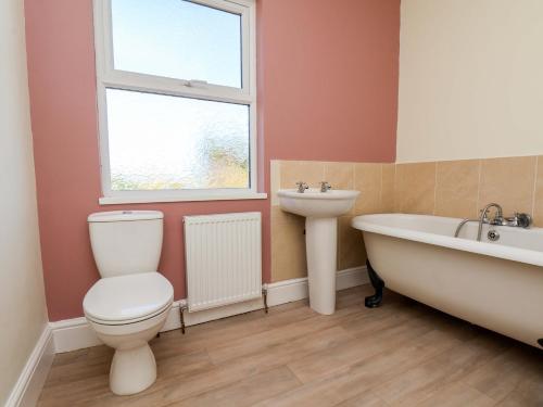 Ένα μπάνιο στο The Manse