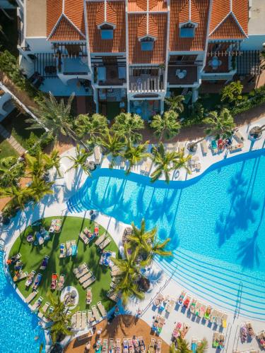 an aerial view of the pool at the resort at Parque Santiago III Official in Playa de las Americas
