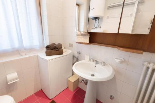Bilik mandi di Cima de' Piazzi Apartment 2