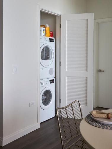 a laundry room with a washer and dryer at Lux Apts with Lake Views and Top Amenities in Chicago