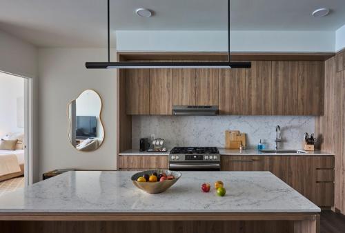 a kitchen with a bowl of fruit on a counter at Lux Apts with Lake Views and Top Amenities in Chicago