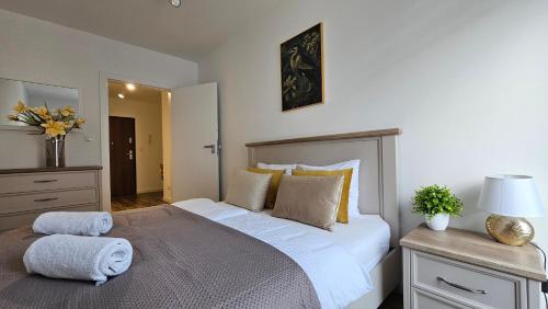 Ένα ή περισσότερα κρεβάτια σε δωμάτιο στο Apartamenty FIGARETTI