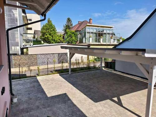 Rõdu või terrass majutusasutuses Apartments - RX