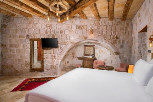 Elysium Cave Hotel & Spaにあるベッド