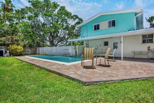 a house with a swimming pool in the yard at Leona Breeze in Bailey Hall