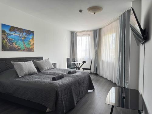a bedroom with a bed and a table in it at Zentrale Studio Apartments in Pforzheim