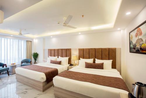 a hotel room with two beds in a room at Hotel East End Delhi Aiport in New Delhi