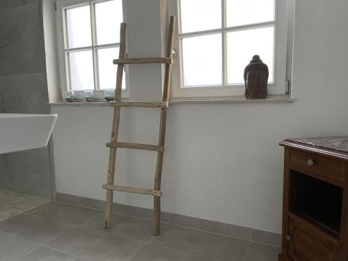 a wooden ladder in a kitchen next to a window at Ferienwohnungen St Marien in Gengenbach