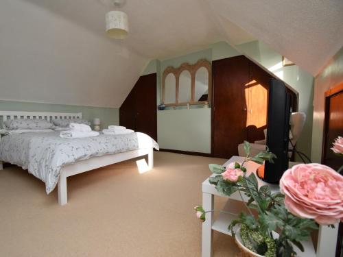 Ένα ή περισσότερα κρεβάτια σε δωμάτιο στο 2 Bed in Winfrith Newburgh DC018