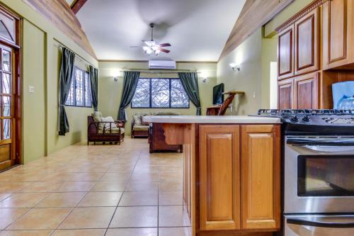 Kuchyň nebo kuchyňský kout v ubytování Suite at Villa Maya -Gold Standard and Certified