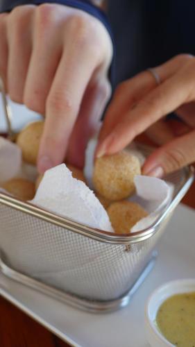 a person is reaching into a container of food at Villa Recanto do Mar - Icaraizinho de Amontada in Amontada