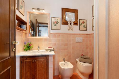Bilik mandi di Villa Elisa