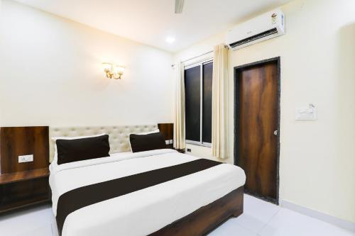 Katil atau katil-katil dalam bilik di Hotel O Manglam Hotel