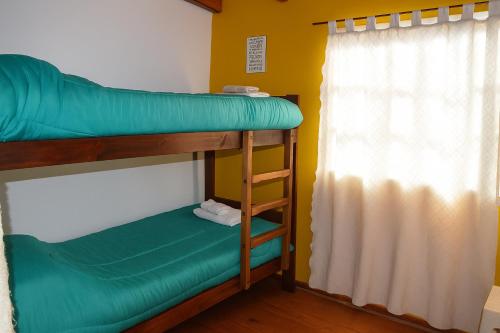 a bunk bed in a room with a window at Tem Kotenkesh Depto Andiperlas x 4 pax in El Calafate