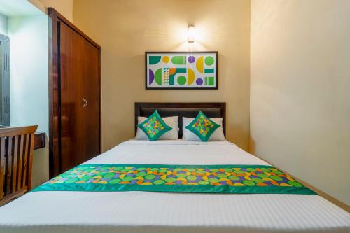 a bedroom with a bed in a room at Treebo Dunag in Coimbatore