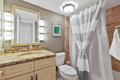 Koupelna v ubytování The Twins Hideaway at Sun Plaza West