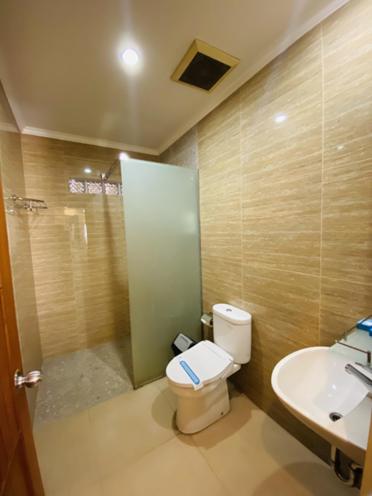 a bathroom with a toilet and a shower and a sink at Sangga Buana Resort & Convention Hotel in Pacet