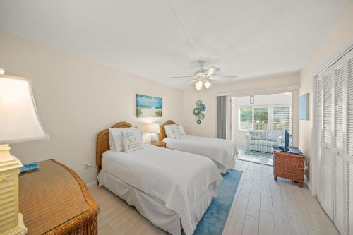 Giường trong phòng chung tại The Perfect Condo