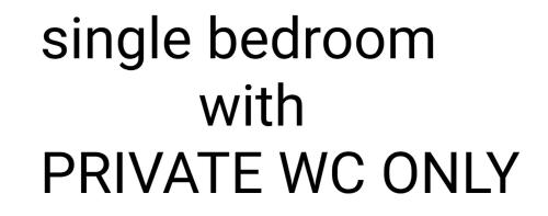 a sign that reads single bathroom with private only at Home-stay Cambridge in Cambridge