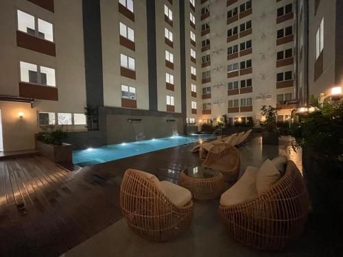 Kolam renang di atau dekat dengan Industrial Chic with Pool, Netflix, and Games in Las Pinas