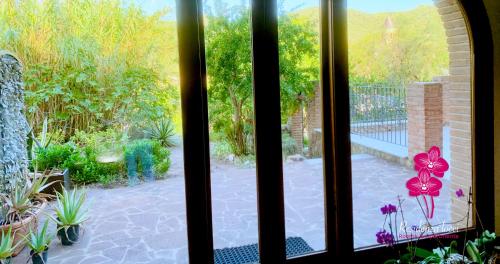Residenza Locci - Rooms & Apartmentsにある庭